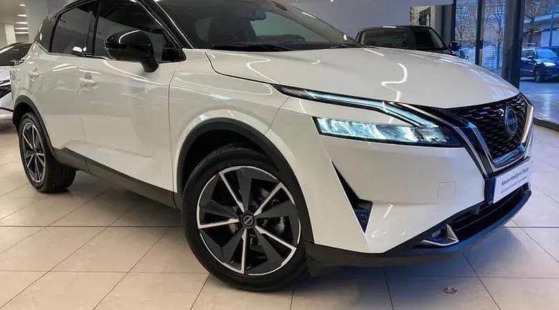 Usado Nissan Qashqai N-Connecta 140 CV (102 kW) 2023 Lunar white con techo midnight SUV