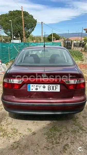 Usado Seat Toledo Stella 105 CV (77 kW) 2002 Granate Berlina