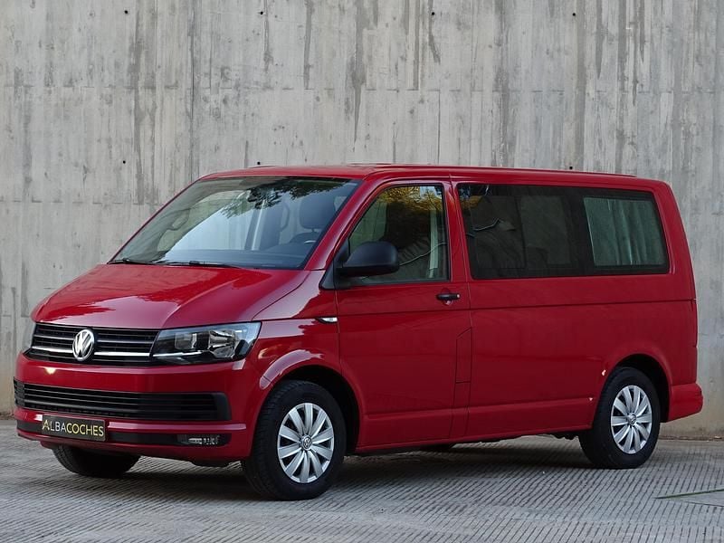 Rojo Usado 2017 VW Multivan Trendline Monovolumen | 29.990 € (Precio justo) - Imagen 1/4