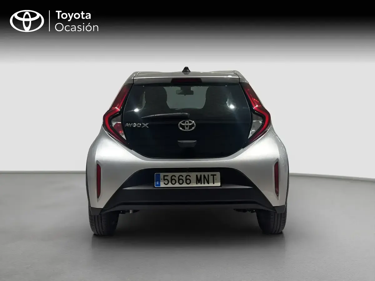 Usado Toyota Aygo X Play 72 CV (52 kW) 2024 Blanco SUV