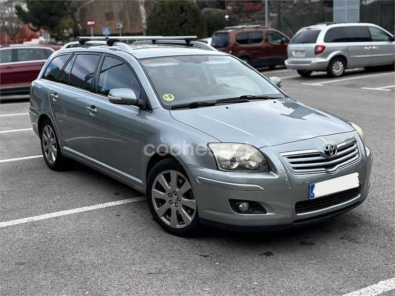Usado Toyota Avensis Sol 126 CV (92 kW) 2009 Gris / plata Familiar