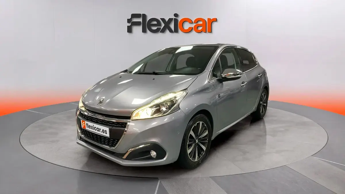 Usado Peugeot 208 Active 82 CV (60 kW) 2019 Gris Utilitario