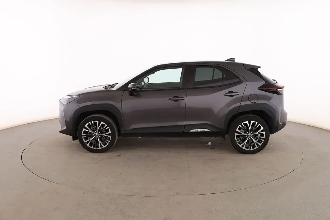 Usado Toyota Yaris Cross Style 116 CV (85 kW) 2022 Gris SUV