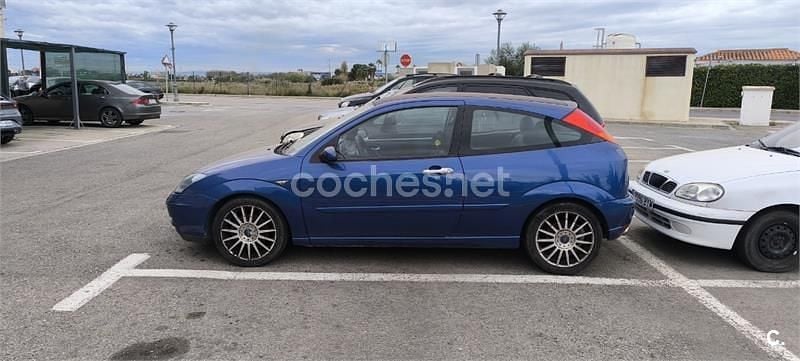 Azul Usado 2003 Ford Focus ST Berlina | 5000 € - Imagen 1/4