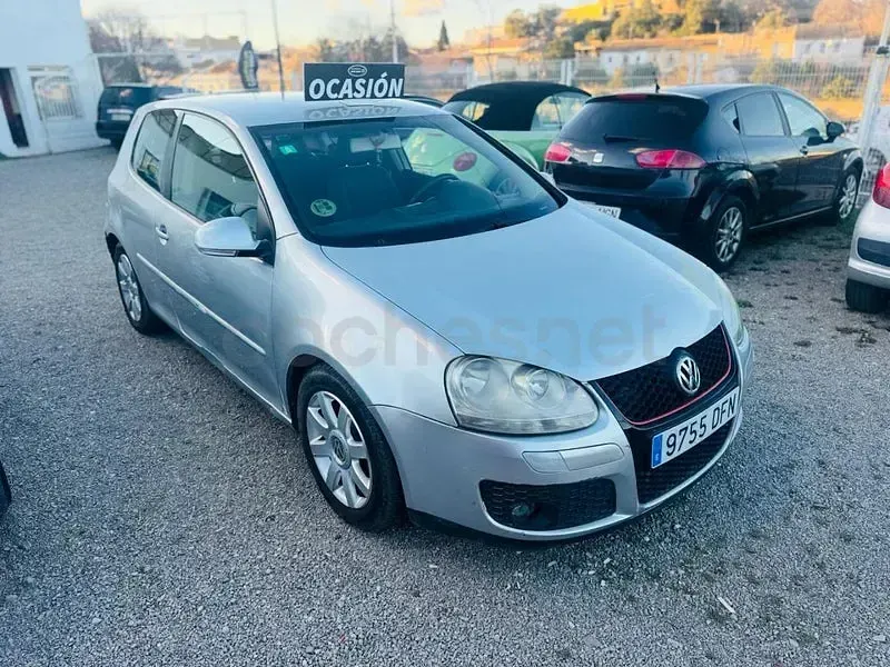 Usado VW Golf IV Highline 105 CV (77 kW) 2005 Gris / plata Berlina