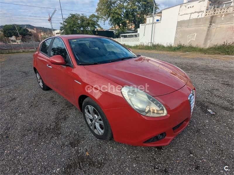 Usado Alfa Romeo Giulietta Distinctive 105 CV (77 kW) 2011 Rojo Berlina