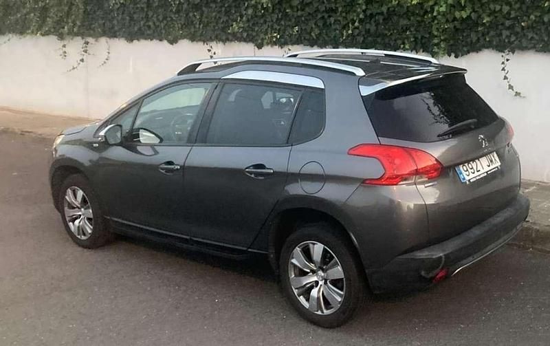 Usado Peugeot 2008 Style 100 CV (73 kW) 2016 Gris / plata SUV