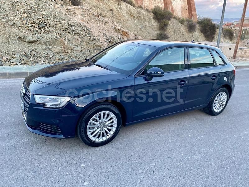 Usado Audi A3 Sport 116 CV (85 kW) 2018 Azul Berlina
