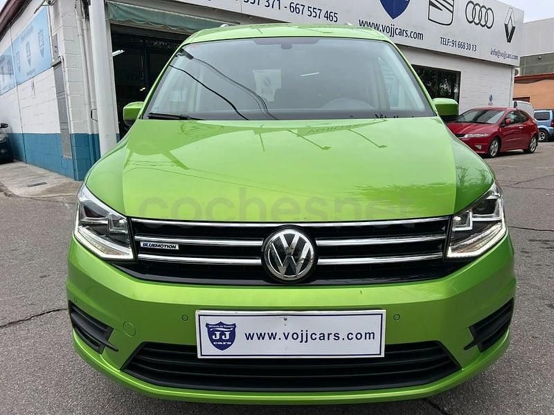 Usado VW Caddy Trendline 110 CV (80 kW) 2018 Verde Monovolumen