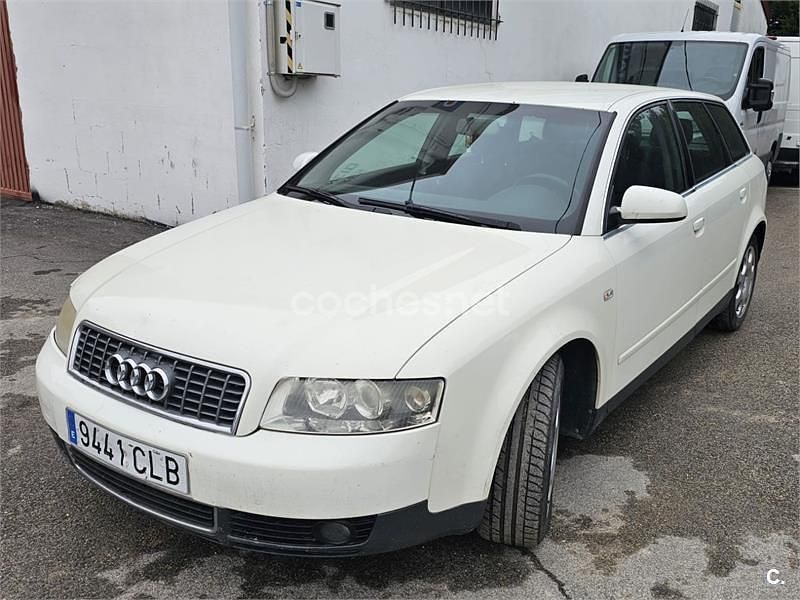Usado Audi A4 130 CV (95 kW) 2003 Blanco Familiar