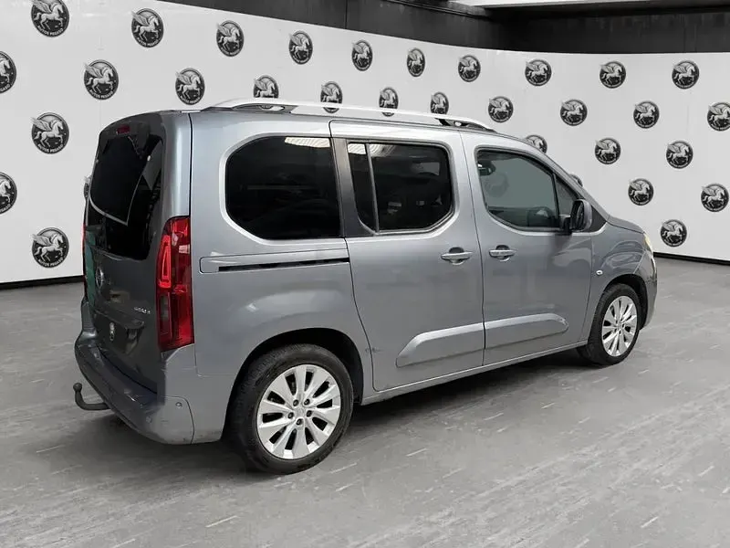 Usado Opel Combo Life Innovation 131 CV (96 kW) 2020 Gris / plata Monovolumen