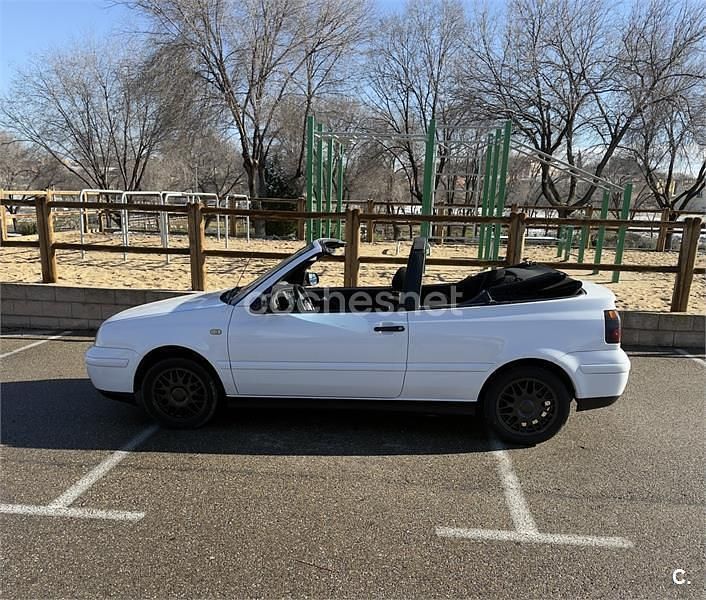 Usado VW Golf Cabriolet Highline 110 CV (80 kW) 1999 Blanco Descapotable