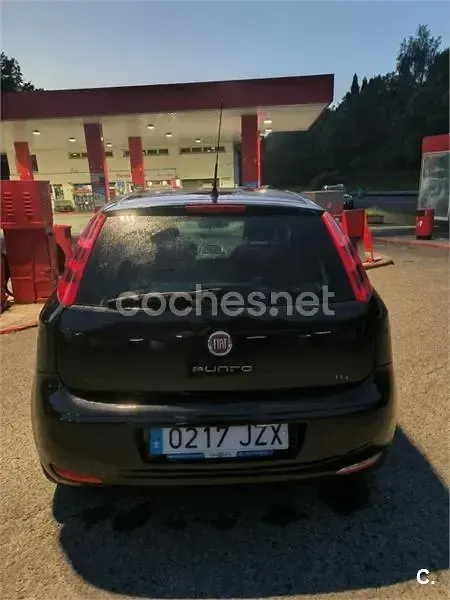 Usado Fiat Punto Pop 69 CV (50 kW) 2017 Negro Utilitario