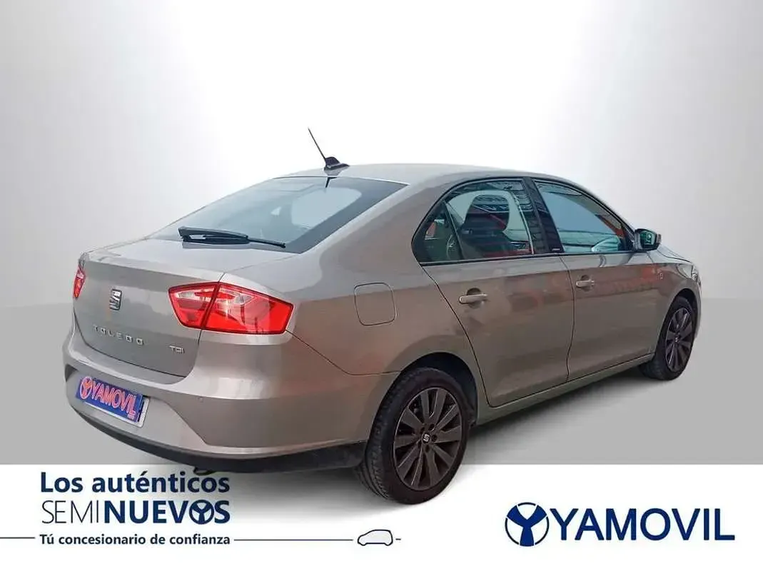 Usado Seat Toledo Style 105 CV (77 kW) 2015 Beige Utilitario