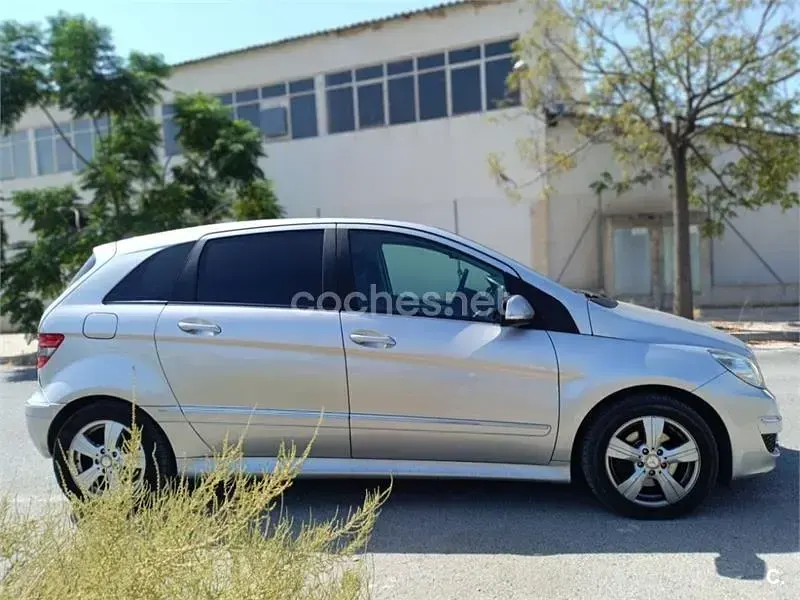 Usado Mercedes B200 140 CV (102 kW) 2010 Blanco Monovolumen