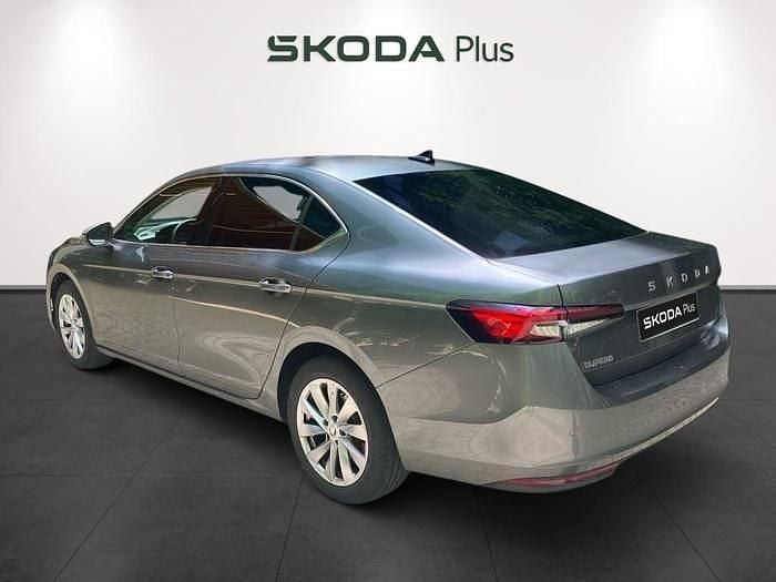 Usado Skoda Superb Selection 150 CV (110 kW) 2025 Gris