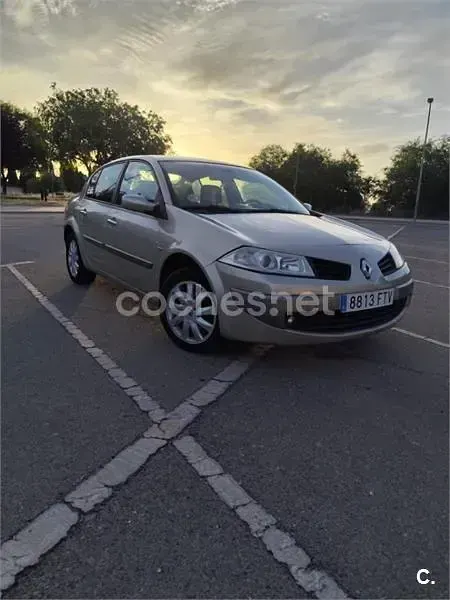 Usado Renault Mégane Dynamique 105 CV (77 kW) 2007 Beige Berlina