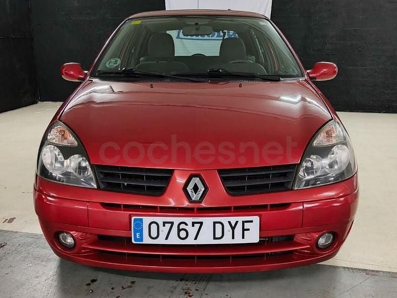 Usado Renault Clio II Expression 85 CV (62 kW) 2006 Granate Berlina