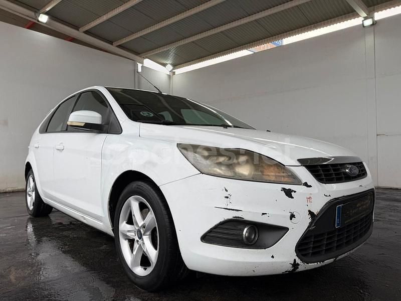 Usado Ford Focus Trend 109 CV (80 kW) 2009 Blanco Berlina