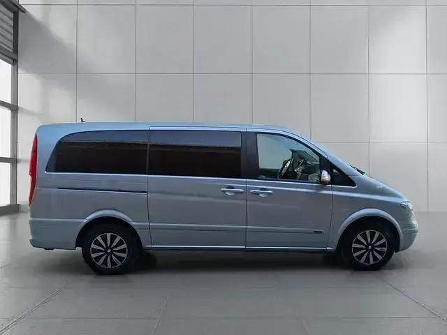 Usado Mercedes Viano 204 CV (150 kW) 2008 Gris / plata Monovolumen
