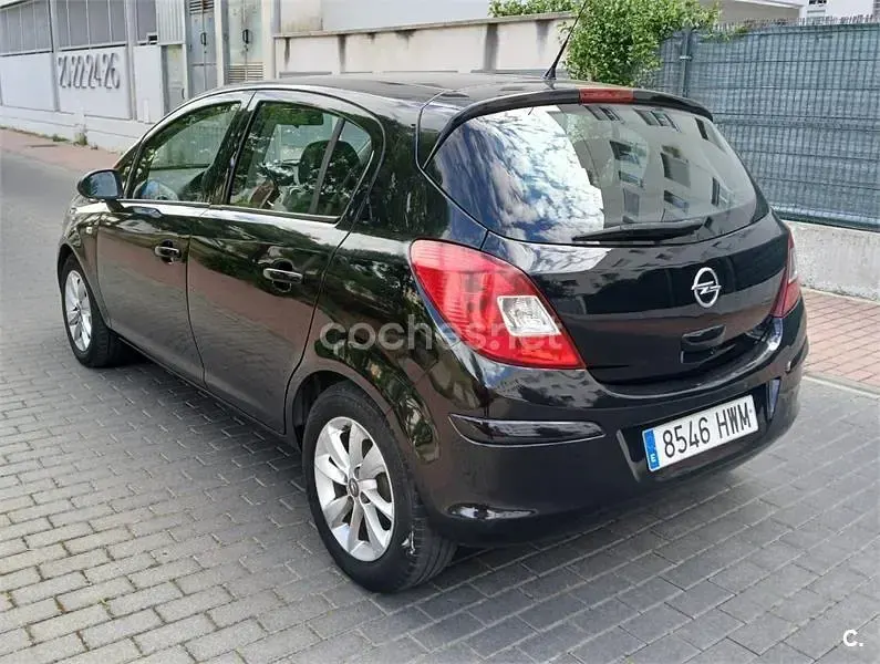 Usado Opel Corsa Selective 85 CV (62 kW) 2014 Negro Utilitario