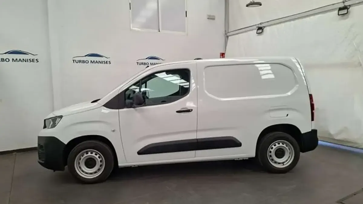 Usado Peugeot Partner 76 CV (55 kW) 2022 Blanco Monovolumen