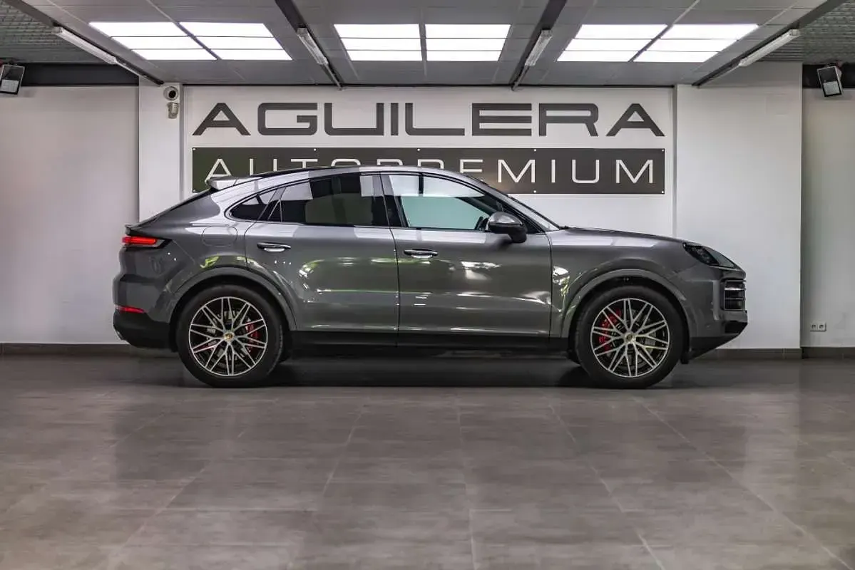 Usado Porsche Cayenne 519 CV (381 kW) 2024 Gris SUV