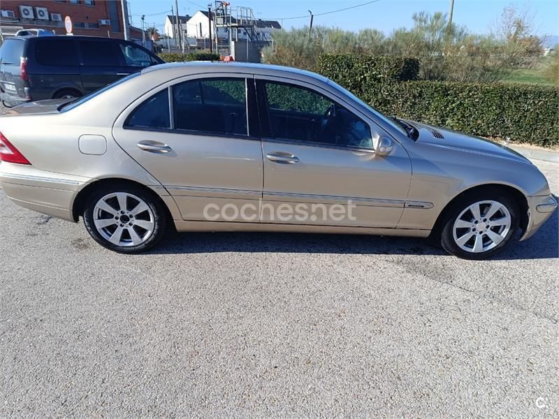 Beige Usado 2002 Mercedes C270 Elegance Berlina | 3350 € - Imagen 1/4