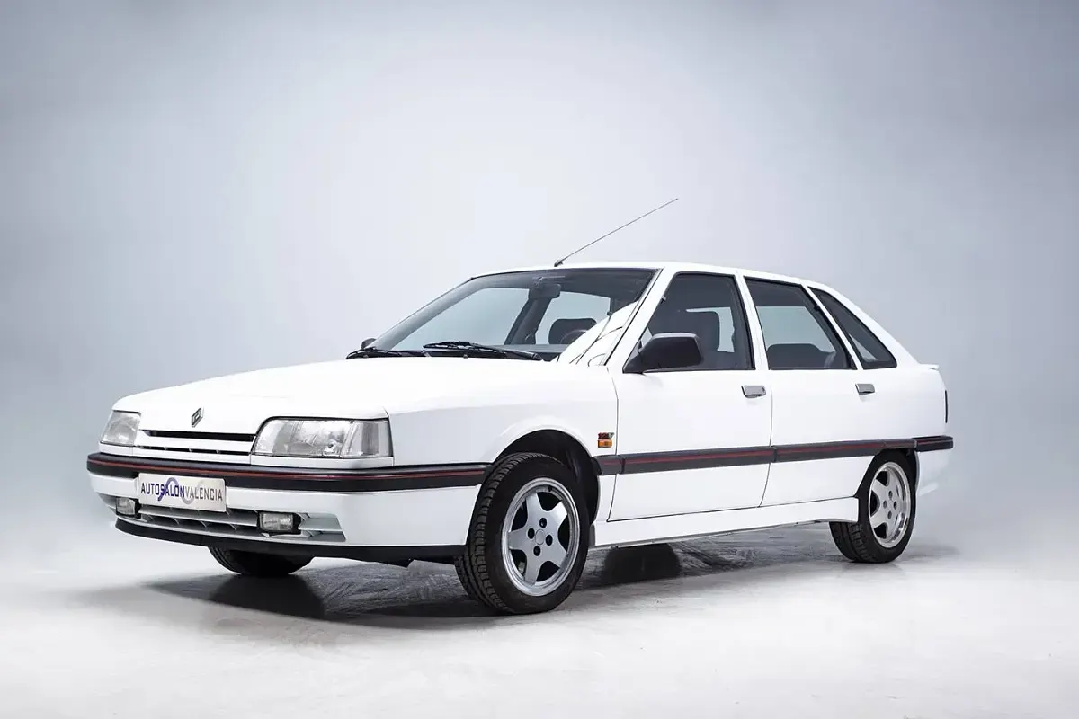 Usado Renault 21 140 CV (102 kW) 1992 Blanco Berlina