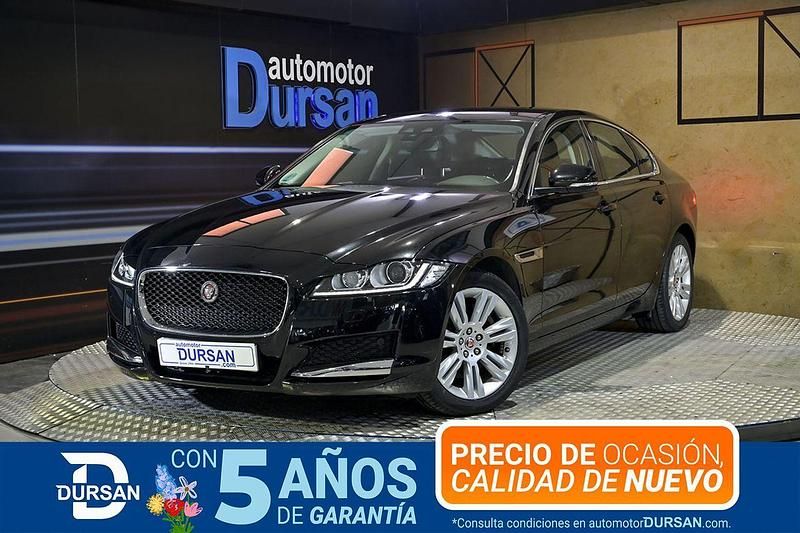 Usado Jaguar XF Portfolio 181 CV (133 kW) 2017 Negro Berlina