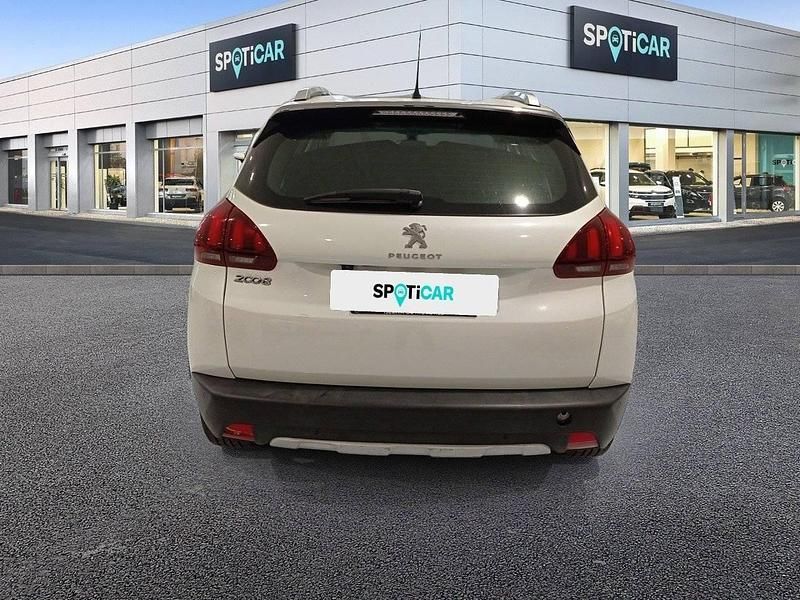 Usado Peugeot 2008 Allure 130 CV (95 kW) 2019 Blanco SUV