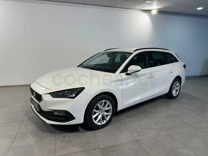 Usado Seat Leon Style 115 CV (84 kW) 2021 Blanco Familiar