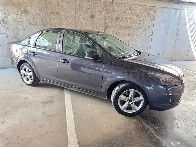 Usado Ford Focus Trend 116 CV (85 kW) 2009 Gris / plata Berlina