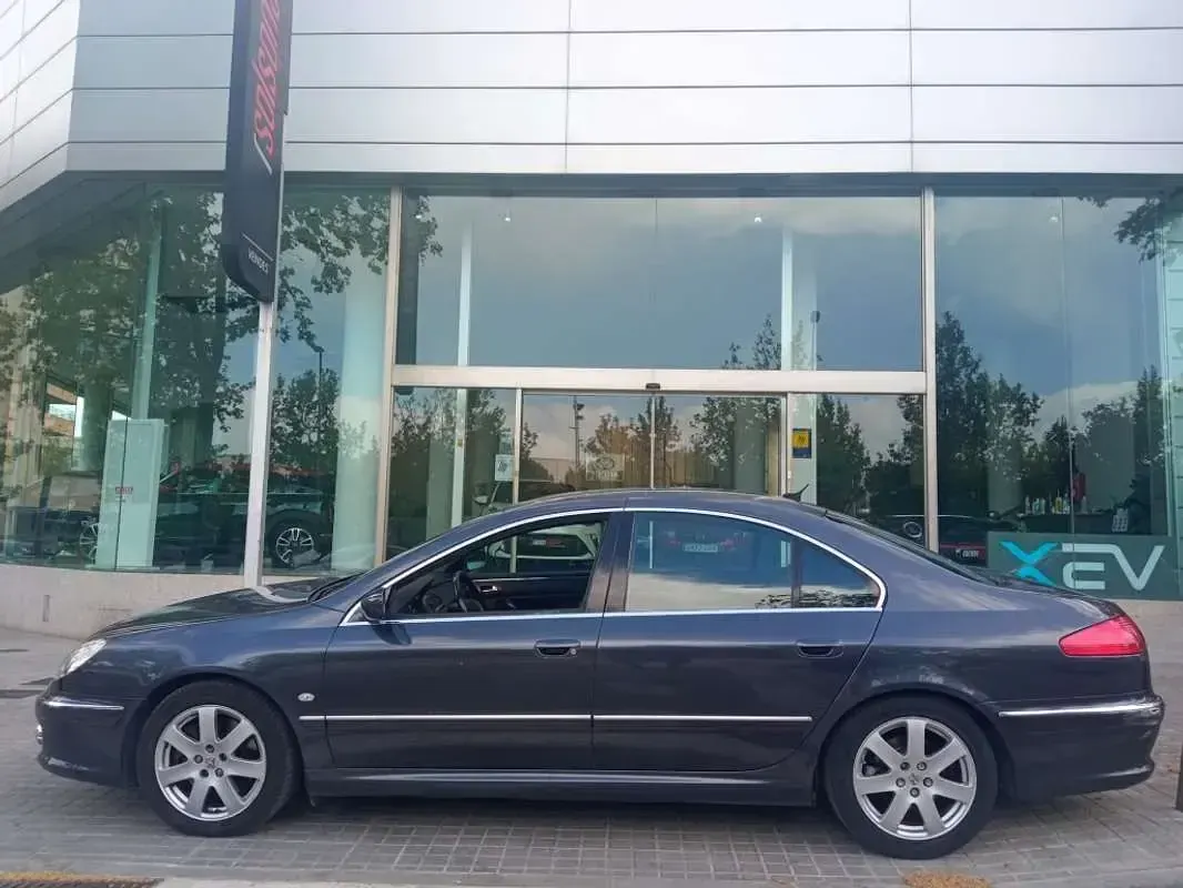 Usado Peugeot 607 204 CV (150 kW) 2005 Gris Berlina