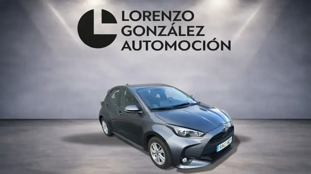 Usado Toyota Yaris Edition 125 CV (91 kW) 2023 Gris Utilitario