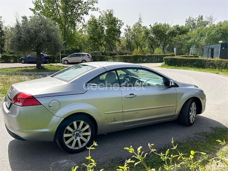 Usado Ford Focus Cabriolet Titanium 136 CV (100 kW) 2010 Beige Descapotable