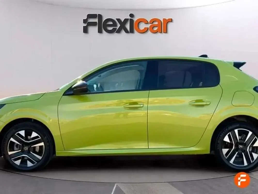 Usado Peugeot 208 Allure 101 CV (74 kW) 2025 Amarillo Utilitario