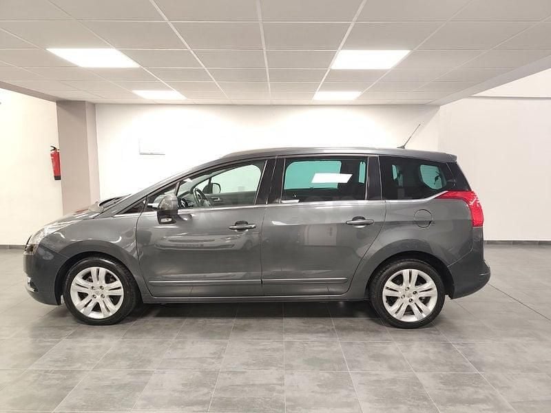 Usado Peugeot 5008 Sport 110 CV (80 kW) 2010 Gris / plata Monovolumen