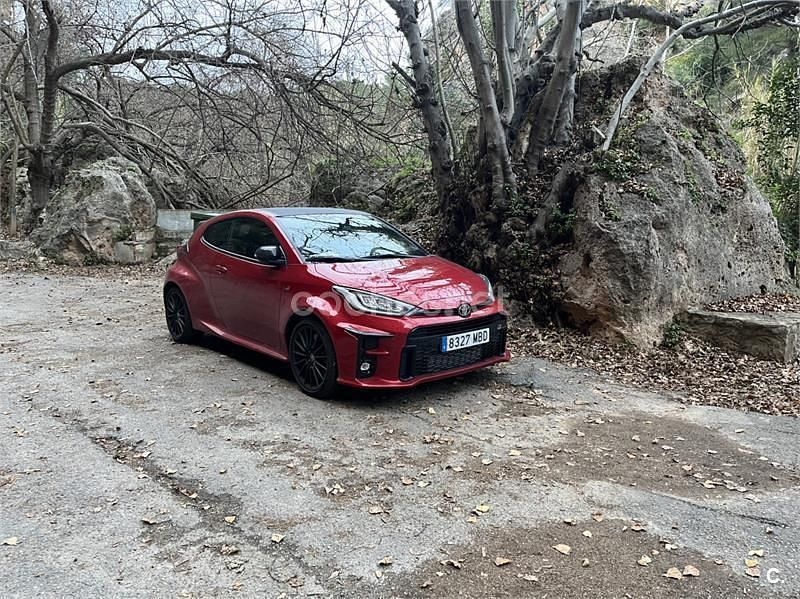Usado Toyota Yaris 261 CV (191 kW) 2022 Rojo Utilitario