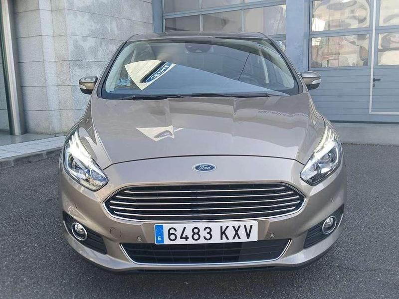 Usado Ford S-MAX Titanium 150 CV (110 kW) 2019 Plateado Monovolumen