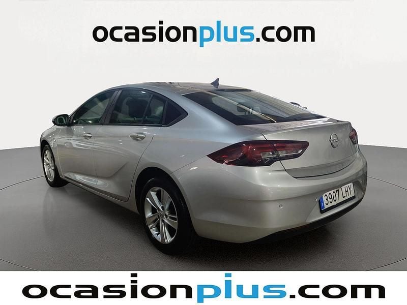 Usado Opel Insignia Selective 136 CV (100 kW) 2020 Gris plata Berlina