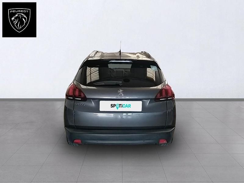 Usado Peugeot 2008 Signature Sky 100 CV (73 kW) 2019 Gris SUV