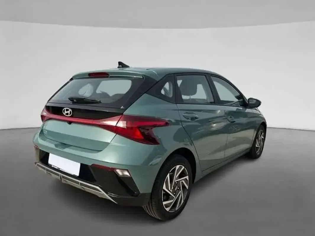 Usado Hyundai i20 101 CV (74 kW) 2024 Verde Utilitario