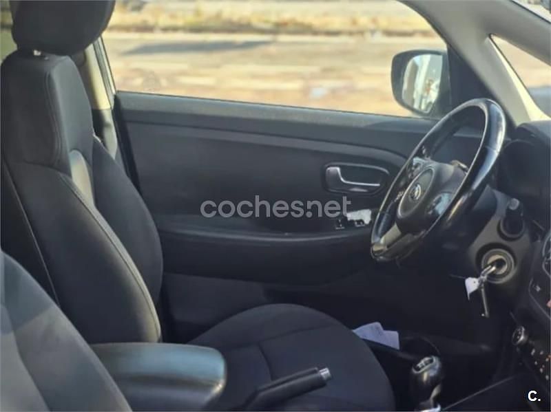 Usado Kia Carens 135 CV (99 kW) 2018 Gris / plata Monovolumen