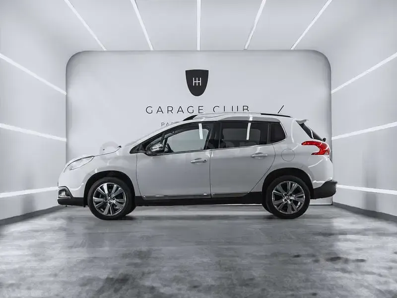 Usado Peugeot 2008 Allure 120 CV (88 kW) 2016 Blanco SUV
