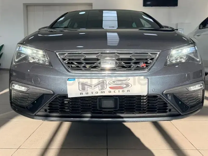 Usado Seat Leon FR 150 CV (110 kW) 2019 Gris / plata Berlina
