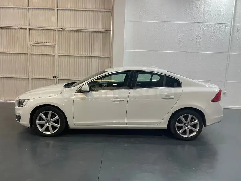 Usado Volvo S60 Momentum 150 CV (110 kW) 2017 Blanco Berlina