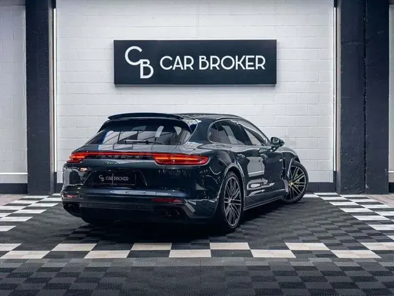 Usado Porsche Panamera 4 E-Hybrid Sport Turismo Sport Turismo 462 CV (339 kW) 2018 Gris / plata Familiar