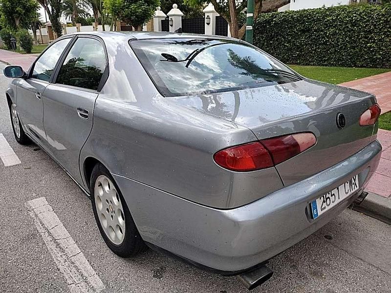 Usado Alfa Romeo 166 Distinctive 150 CV (110 kW) 2004 Plateado Berlina