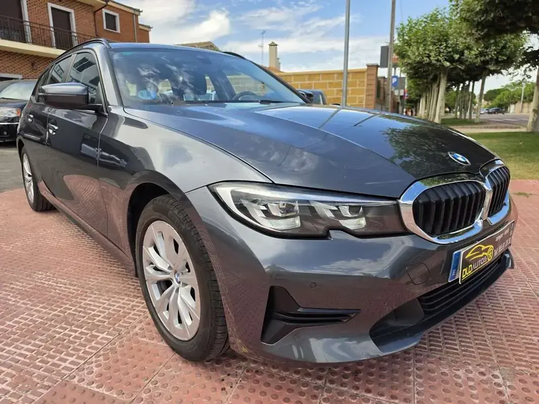 Usado BMW 318 150 CV (110 kW) 2022 Gris Familiar